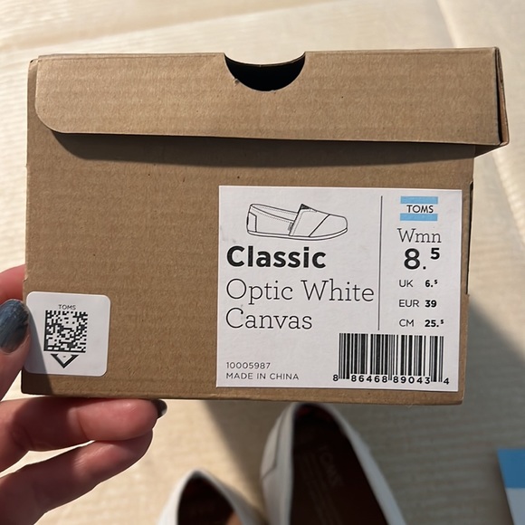 NWT Tom’s shoes - Picture 8 of 8